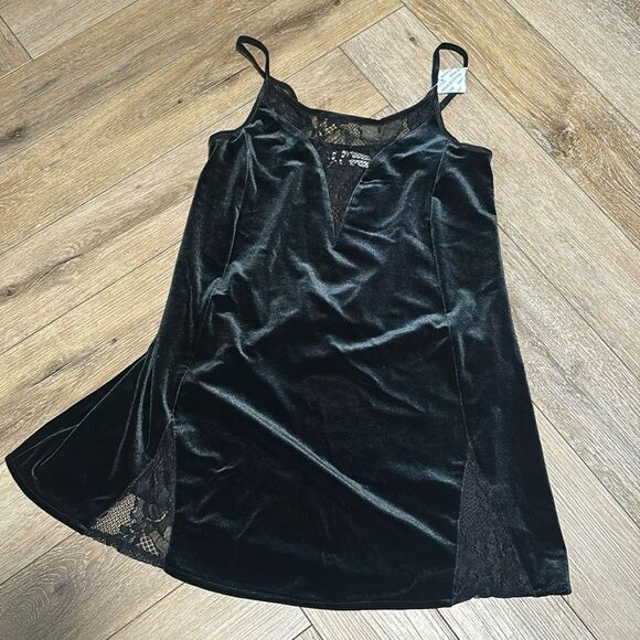 NWT Urban Outfitters Velvet & Lace Mini Dress - Picture 1 of 7